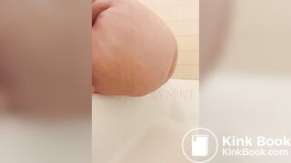 Girl pooping - video 518