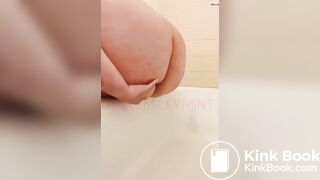 Girl pooping - video 518