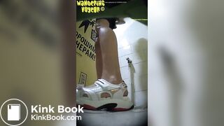 Girl poop 3 - video 7