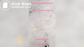 Chinese lady pushing out a thicc log