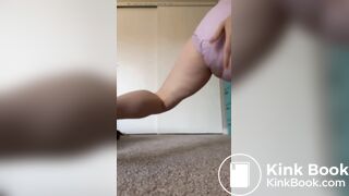 Messy diaper wiggle
