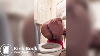 College chick goes #1 and #2