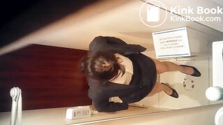 Japanese girl pooping on toilet - video 35