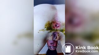 Fat ass girl twerking and shiting