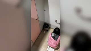 Asian cutie pooping