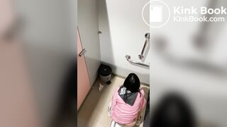 Asian cutie pooping