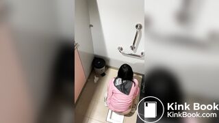 Asian cutie pooping