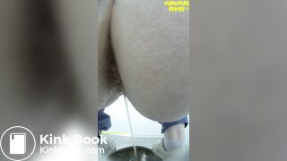 girl poop public toilet - video 3