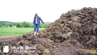 Massive dung pile - lots of cowshit