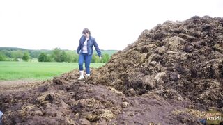 Massive dung pile - lots of cowshit