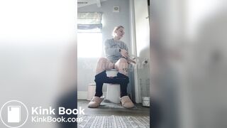Hot girl pooping on toilet - video 5