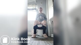Hot girl pooping on toilet - video 5