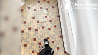 Pooping ın container