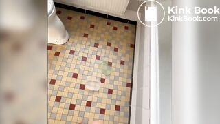 Pooping ın container