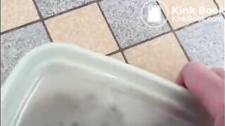 Pooping ın container