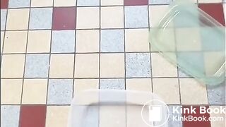 Pooping ın container