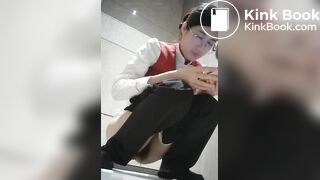 Chinese girl pooping - video 196