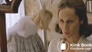 2 women from the 1700s have diarrhea