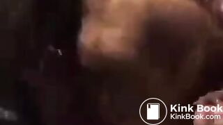 MUJERES BESANDOSE CON SUS BOCAS LLENAS DE MIERDA