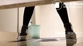 poop voyeur - video 15