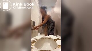 BEATIFUL EBONY SCAT BABE SHITTING IN PUBLIC TOILETS