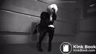 2B’s tiny pee and shitting ( audio )