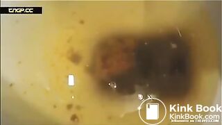 Girl pooping - video 488