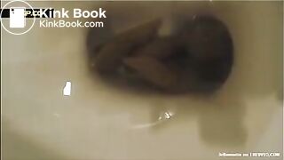 Girl pooping - video 488
