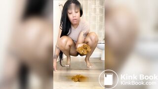 hot ebony smell her shit