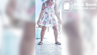 Girl pooping - video 485