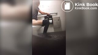 College Teen pooping on Toilet