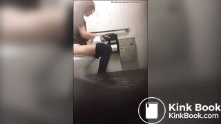 College Teen pooping on Toilet
