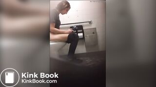 College Teen pooping on Toilet