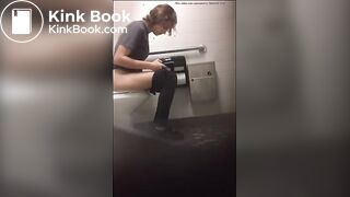 College Teen pooping on Toilet
