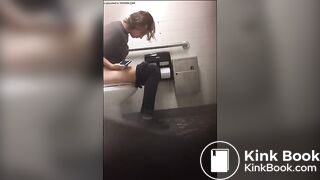 College Teen pooping on Toilet