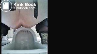 熟女トイレ大きなうんこ