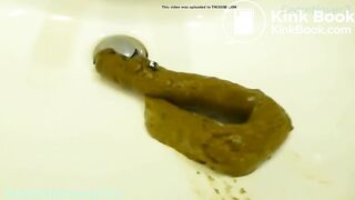 girl with fine ass shits in the sink