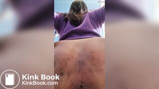 Big booty Argentinian spreads ass cheeks to poo