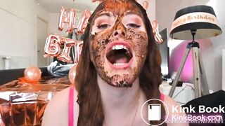 Girl pooping - video 483