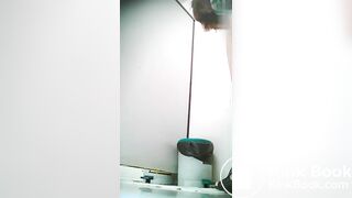 Chinese girl pooping - video 158