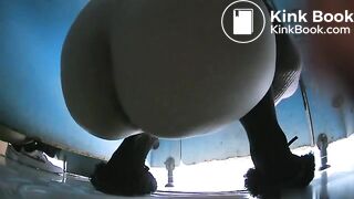 Chinese girl pooping - video 178