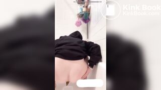 Girl poop 121 - video 2