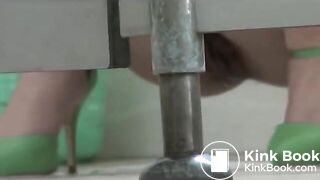 Chinese girl pooping - video 173