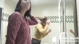 Women eats chipotle and has diarrhea during lecture