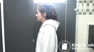 Women eats chipotle and has diarrhea during lecture