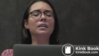 Women eats chipotle and has diarrhea during lecture