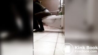 Sexy ebony pooping and farting on toilet