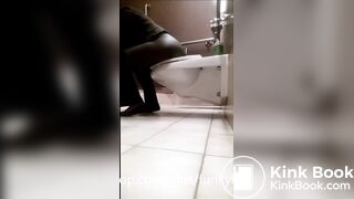 Sexy ebony pooping and farting on toilet