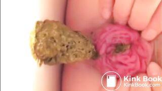 Milf prolapsed her anus and shits