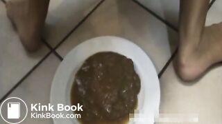Diarrhea on plate - video 2